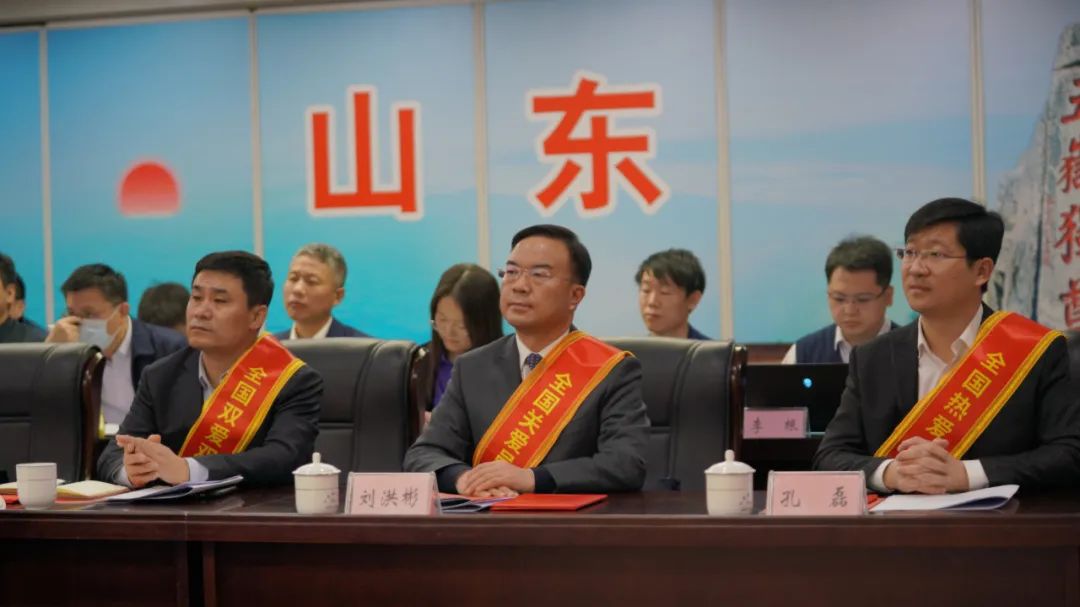 喜報(bào)丨劉洪彬董事長(zhǎng)參加全國(guó)就業(yè)與社會(huì)保障先進(jìn)民營(yíng)企業(yè)暨關(guān)愛(ài)員工實(shí)現(xiàn)雙贏表彰大會(huì)